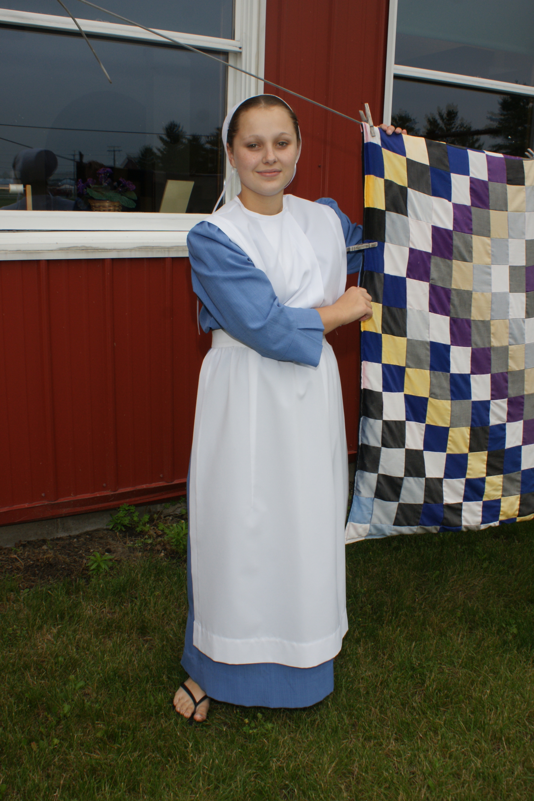 amish women dress